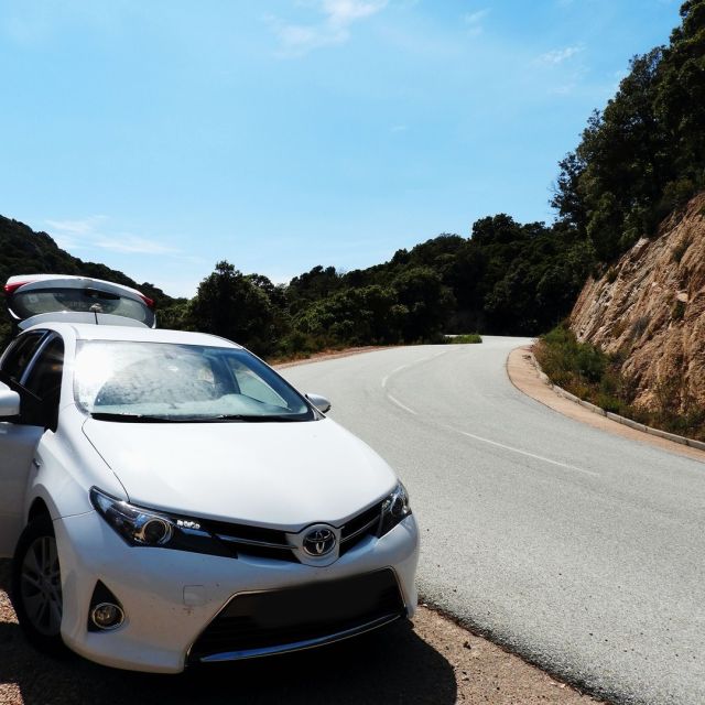 🇫🇷Oh le grand débat ! Qu'est-ce qui pollue le plus, une voiture essence ou une voiture électrique ? Il y a en effet ce grand débat sur le non recyclage des batteries des voitures électriques.
.
Personnellement, on espère qu'une solution à ce problème va rapidement être trouvée mais on a tout de même choisi d'acheter une voiture hybride. D'abord on a voulu changer de voiture car l'ancienne était celle que j'avais depuis mes 18 ans. Par conséquent, même si elle était en très bon état, elle polluait beaucoup plus qu'une voiture essence d'aujourd'hui.
.
Pourquoi une hybride et pas une voiture électrique ? Tout simplement car les voitures électriques disponibles sur le marché ne conviennent pas encore à notre mode de vie. Nous faisons pas mal de longs trajets dans l'année et nous ne pouvions pas nous permettre de faire un trajet qui fait déjà 20h (Biarritz-Berlin) en 3 jours. En effet, le temps d'autonomie d'une voiture électrique sur l'autoroute est très court. Il faut ensuite attendre qu'elle se recharge, cela aurait impossible pour nous. En revanche, je pense que les voitures électriques sont idéales pour les personnes qui font beaucoup de conduite en ville et de petits trajets.
.
Notre hybride se recharge d'elle-même. Par conséquent, c'est le compromis idéal pour réduire sa production de particules fines lorsqu'on ne peut pas passer au 100% électrique.
.
Enfin, on a choisi de racheter une @toyotafrance car premièrement j'avais une Toyota Yaris et pour moi c'est les meilleures voitures en termes de qualité. Deuxièmement, Toyota a mis en place un système de recyclage de batteries hybrides. Cela permet donc de résoudre le problème lié au non recyclage des batteries.
.
Et vous, quel est votre avis sur les voitures électriques ou hybrides ? J'avais envie d'écrire un article sur ce sujet sur le blog, est-ce que cela vous intéresserait ?
.
PS : Dans l'idéal, nous aurions adoré pouvoir nous passer de voiture mais nous ne vivons pas dans une région où les modes de transports publics sont très développer et cela aurait été compliquer pour aller en Allemagne voir nos proches sans voiture.
.
🇬🇧The English version is available in the 1st comment or tap "See translation"